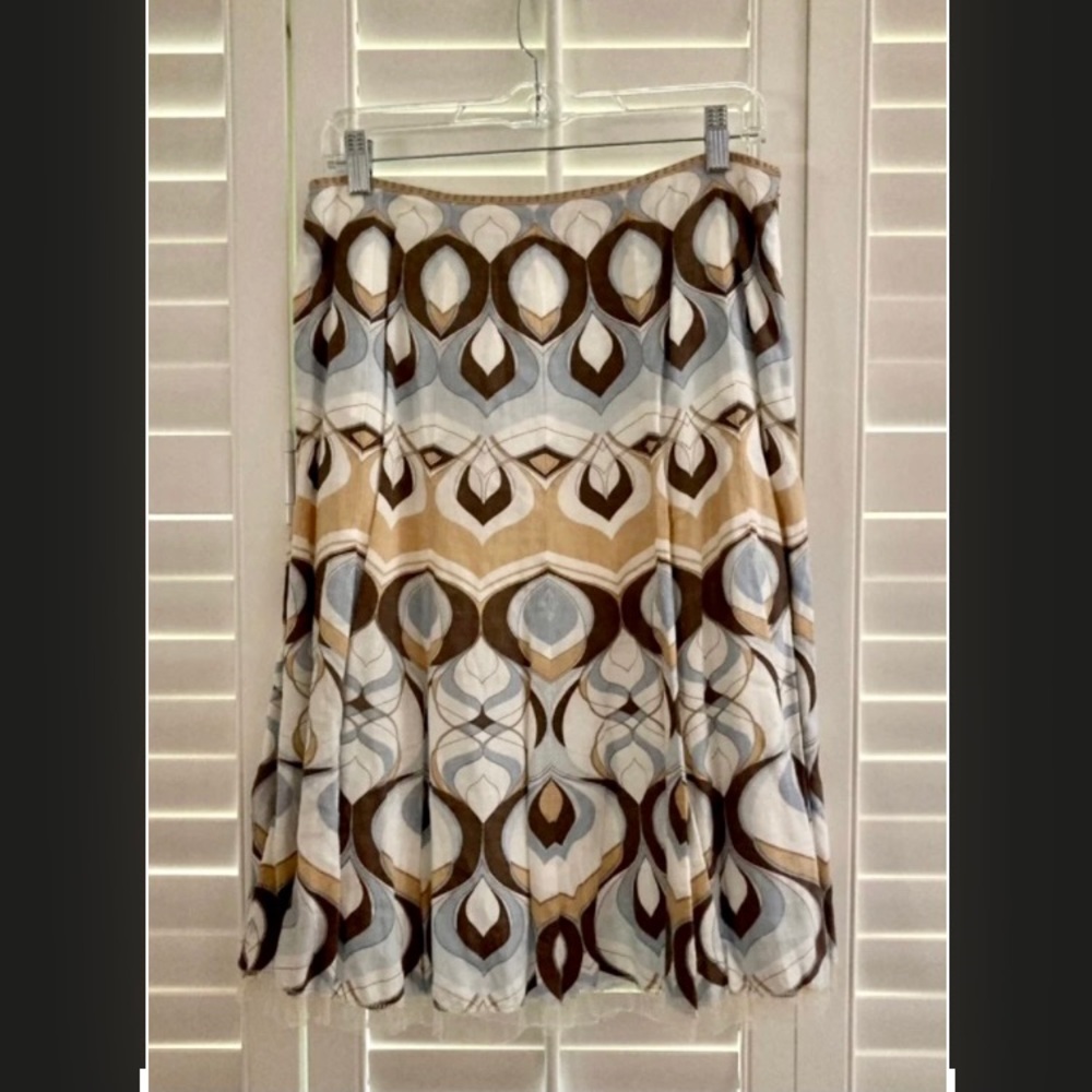 EUC Size 8 Side Zip Skirt